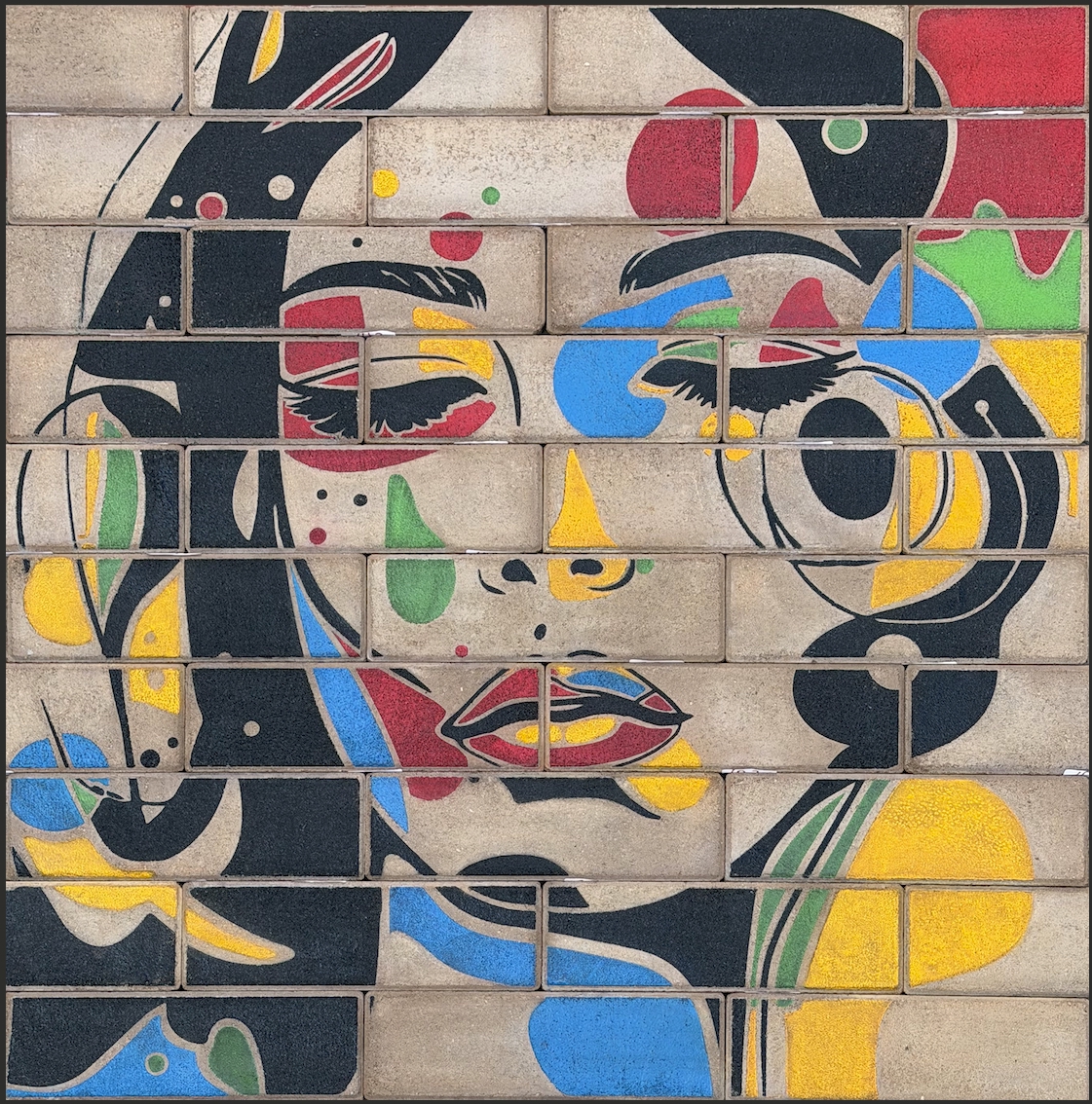 Decorative wall with thin bricks